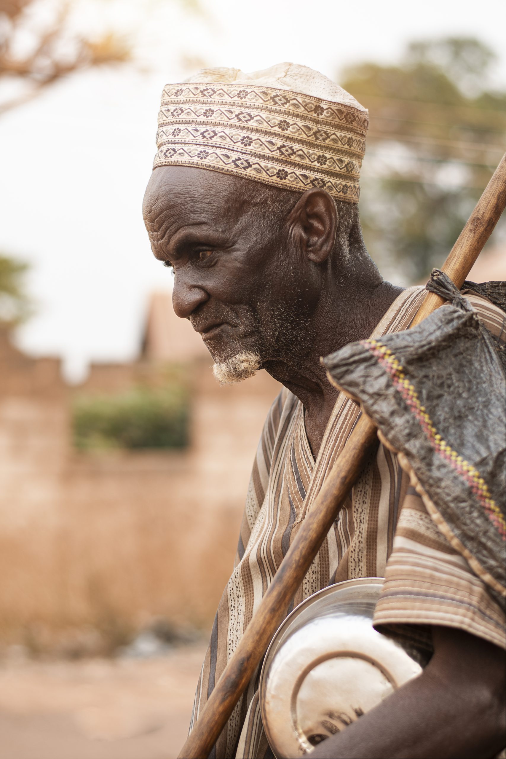medium-shot-african-man-outdoors